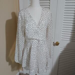 Fashion Collection XL NWOT Shorts Romper lined long-sleeved v-neck white w/black